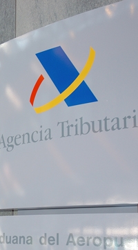 Agencia Tributaria Cartel Agencia Tributaria sede Madrid